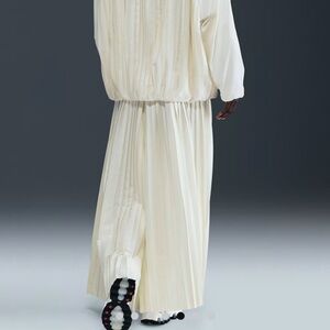 Elegant Cream Pleated jacket